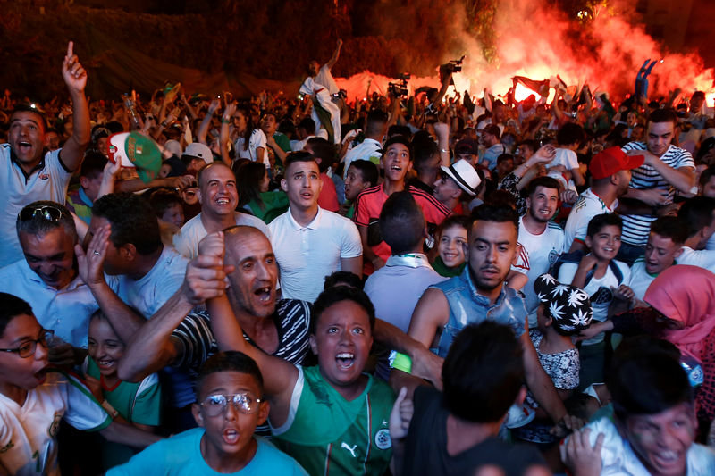 France: Après la qualification de l'Algérie, 282 interpellations