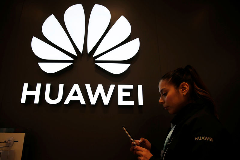 © Reuters. A Huawei signage is pictured at their store at Vina del Mar