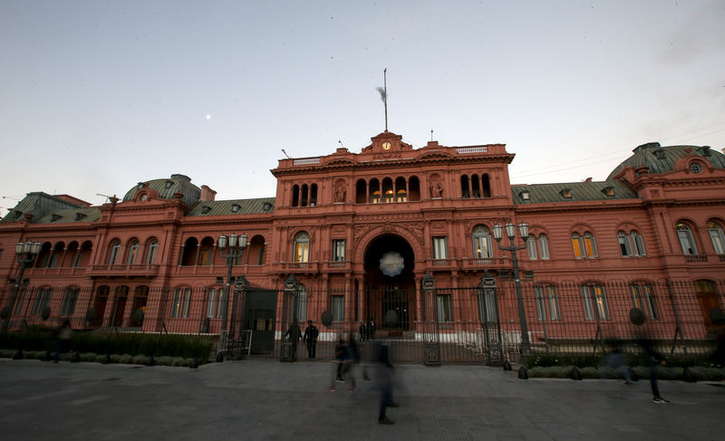 Pesquisas apontam empate técnico em corrida presidencial argentina