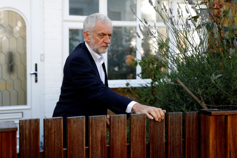 © Reuters. FILE PHOTO: Britain's opposition Labour Party leader Jeremy Corbyn leaves his home in London