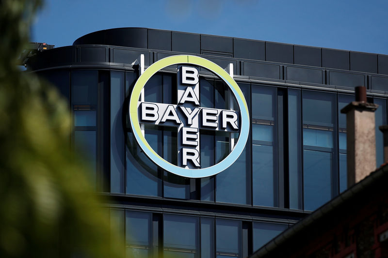 © Reuters. The Bayer AG logo sits on display at the headquarters in La Garenne-Colombes, near Paris