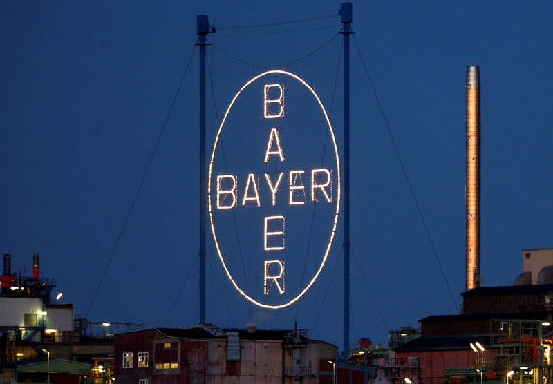 © Reuters. A logo of Bayer AG is pictured at the so called 'Chempark'