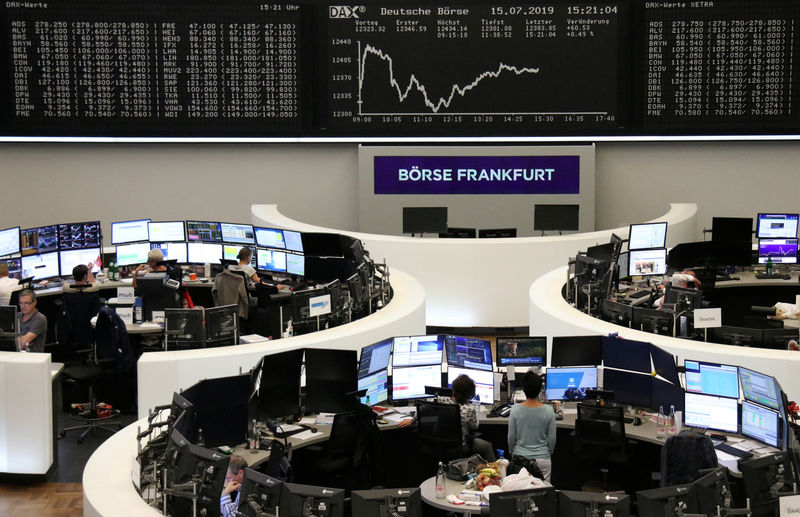 © Reuters. FILE PHOTO: The German share price index DAX graph at the stock exchange in Frankfurt