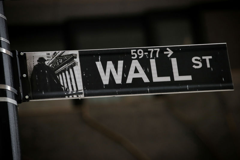 © Reuters. A Wall St. street sign is seen near the New York Stock Exchange (NYSE) in New York