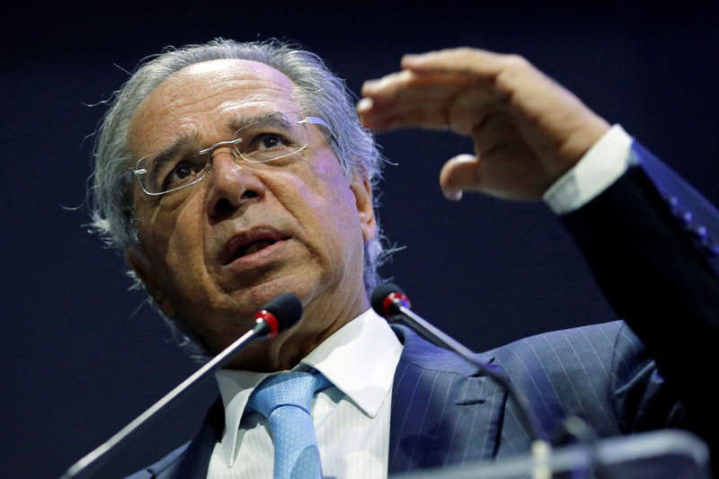 Vamos desestatizar mercado de crédito no Brasil, diz Guedes