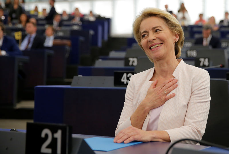 Parlamento da UE confirma Von der Leyen como próxima presidente da Comissão Europeia