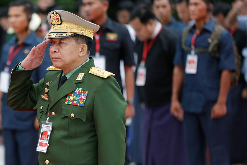 © Reuters. Myanmar's Commander in Chief Senior General Min Aung Hlaing salutes as he attends an event marking Martyrs' Day at Martyrs' Mausoleum in Yangon