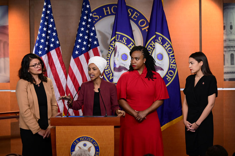 Câmara dos EUA condena ataques de Trump contra deputadas que pertencem a minorias