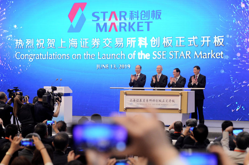 © Reuters. FILE PHOTO: Launch ceremony of Shanghai's Nasdaq-style tech board, STAR Market, in Shanghai