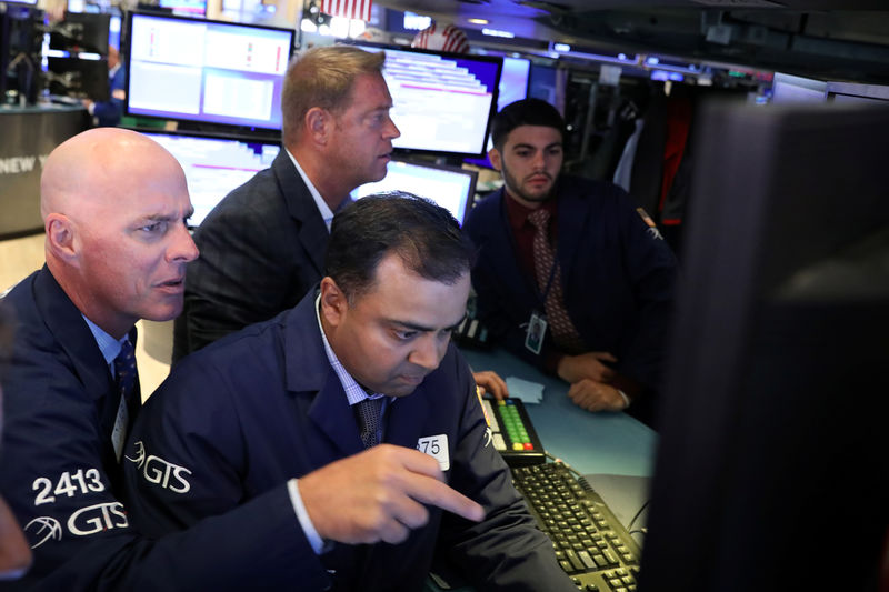 Wall Street cae por resultados de CSX que mostraron perjuicios de tensión comercial