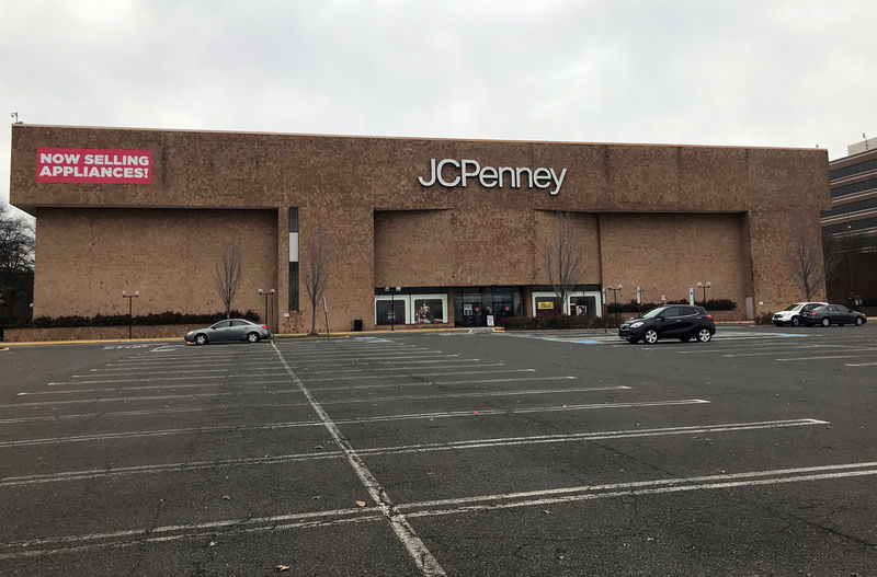 © Reuters. FILE PHOTO: A JCPenney store is pictured at a mall in Langhorne