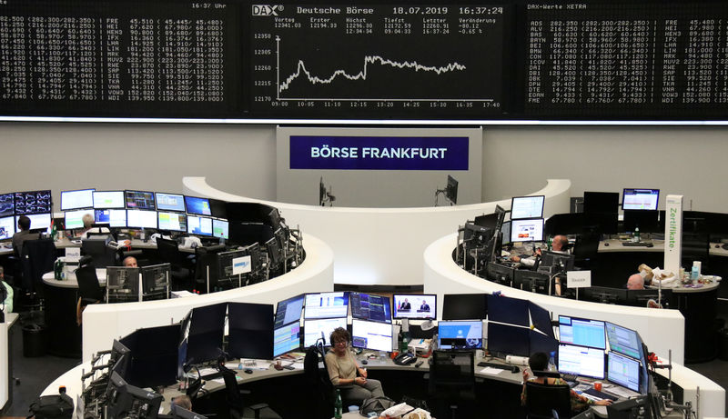 © Reuters. FILE PHOTO: The German share price index DAX graph at the stock exchange in Frankfurt