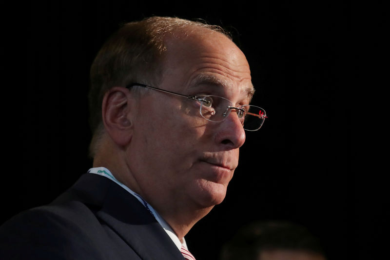 © Reuters. FILE PHOTO: Larry Fink, Chief Executive Officer of BlackRock, stands at the Bloomberg Global Business forum in New York