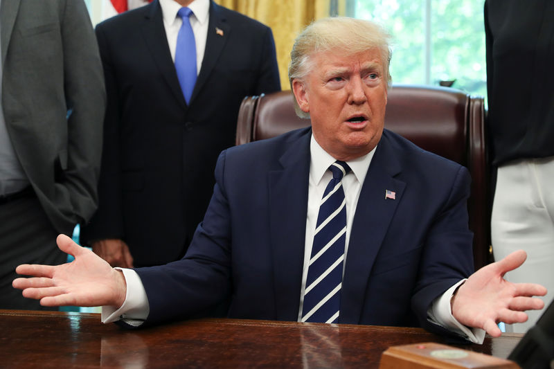 © Reuters. U.S. President Trump participates in Apollo 11 50th anniversary event at the White House in Washington