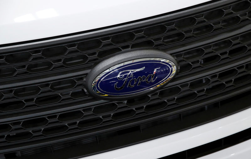 © Reuters. The logo of Ford is seen on a 2020 Ford Explorer car at Ford's Chicago Assembly Plant in Chicago