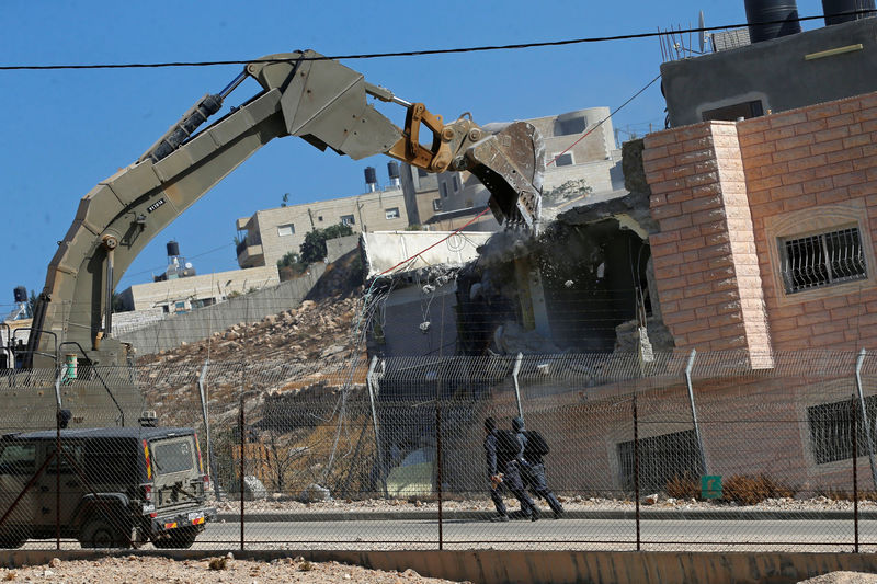 Israel demole casas de palestinos perto de barreira da Cisjordânia