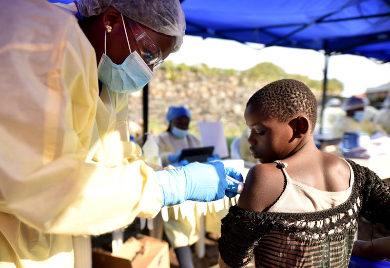 استقالة وزير الصحة في الكونجو بسبب استبعاده من الإشراف على التعامل مع الإيبولا