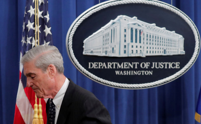 © Reuters. FILE PHOTO: U.S. Special Counsel Mueller departs after speaking about Russia investigation at the Justice Department in Washington