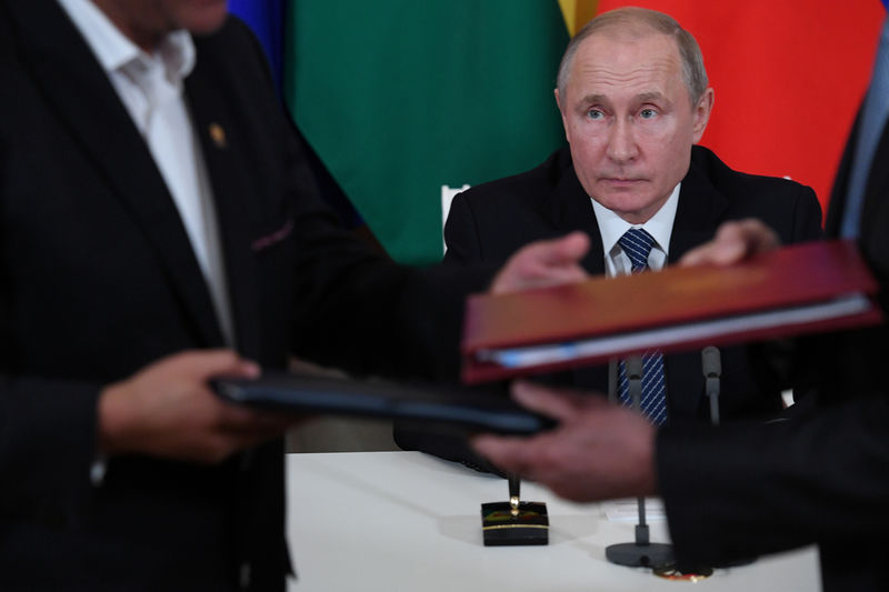 Путин поручил ввести мораторий на новые льготы для разработки нефтяных месторождений