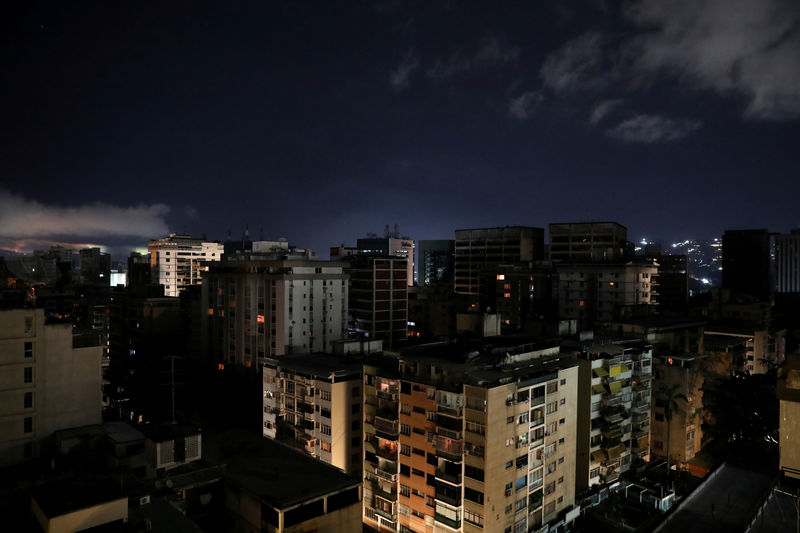 Energia é retomada em Caracas, mas outros Estados venezuelanos seguem no escuro