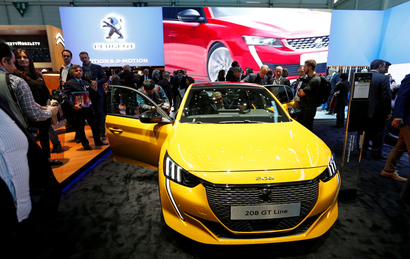 © Reuters. FILE PHOTO: 89th Geneva International Motor Show in Geneva