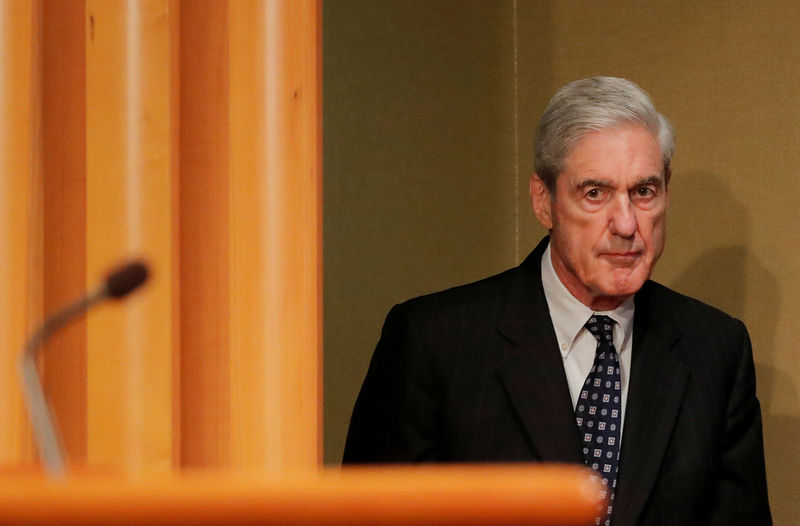 © Reuters. FILE PHOTO: U.S. Special Counsel Mueller arrives to speak about Russia investigation at the Justice Department in Washington