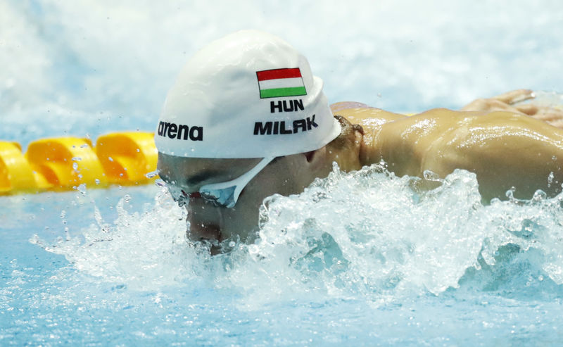 المجري ميلاك يحطم الرقم القياسي العالمي لسباق 200 متر فراشة