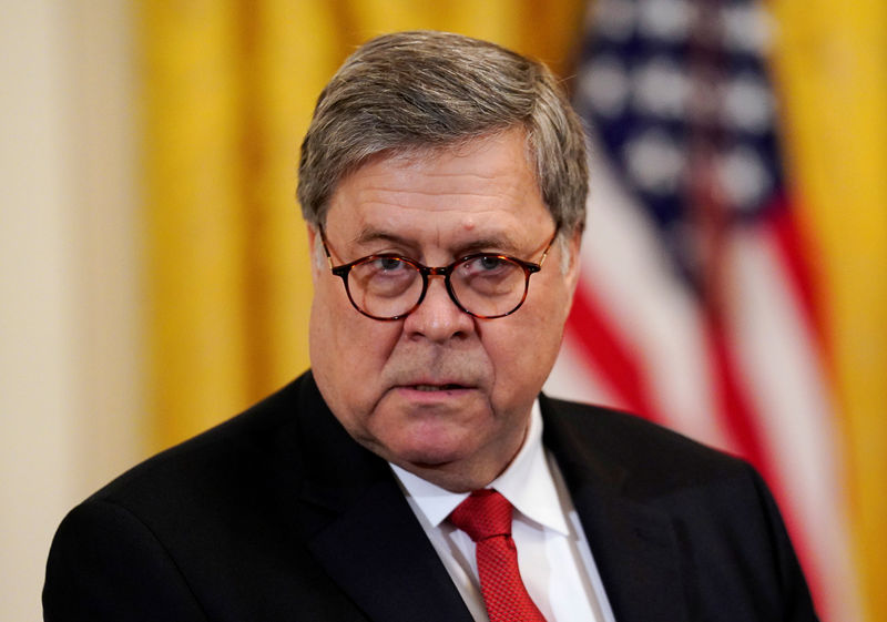 © Reuters. FILE PHOTO: U.S. Attorney General William Barr at the "2019 Prison Reform Summit" in the East Room of the White House in Washington