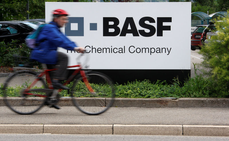 Chemiekonzern BASF sieht dunkle Wolken am Horizont