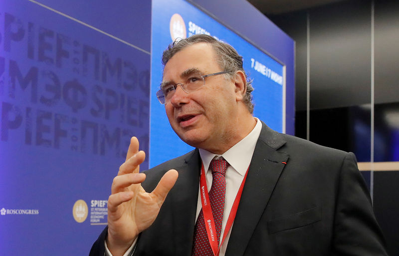 © Reuters. FILE PHOTO: Total CEO Pouyanne attends the St. Petersburg International Economic Forum