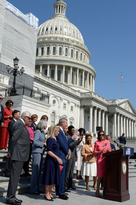 © Reuters. U.S. Speaker of the House Nancy Pelosi (D-CA) holds a press event on the first 200 days of the 116th Congress at the U.S. Capitol in Washington