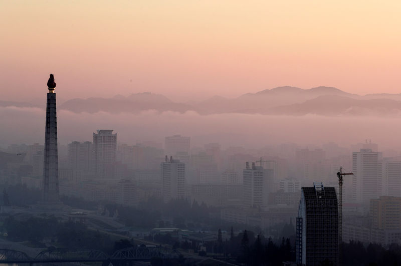 © Reuters. FILE PHOTO: The 170-metre (558-feet) tall Juche Tower and other buildings are seen as morning fog blankets Pyongyang