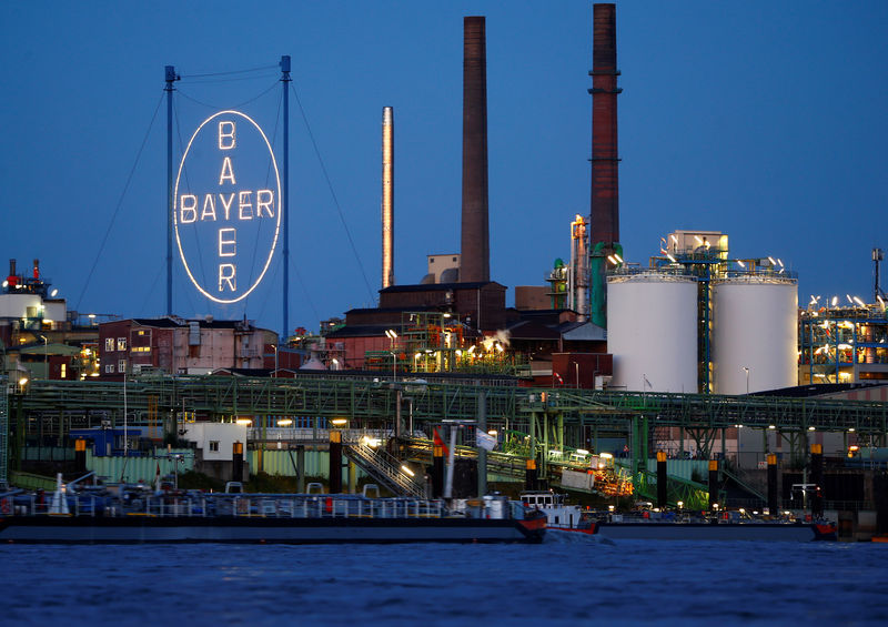 © Reuters. Headquarters and main plant of German pharmaceutical and chemical maker Bayer AG in Leverkusen