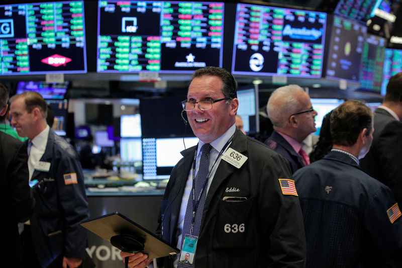 Wall Street sfiora massimi su trimestrali, Pil Usa positivo