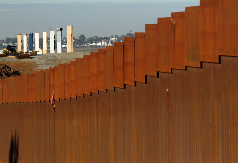 © Reuters. The prototypes for U.S. President Donald Trump's border wall are seen behind the border fence between Mexico and the United States, in Tijuana