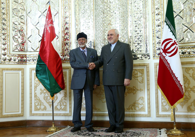 © Reuters. وزير الشؤون الخارجية العماني يجري محادثات في إيران