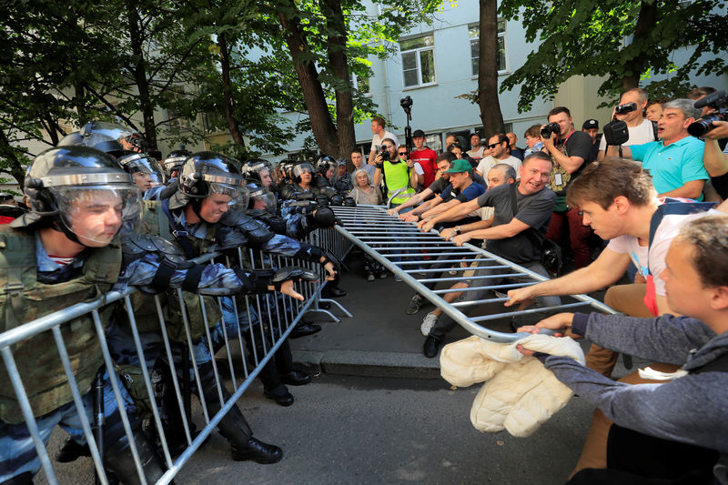 © Reuters. Rally calling for opposition candidates to be registered for elections to Moscow City Duma in Moscow