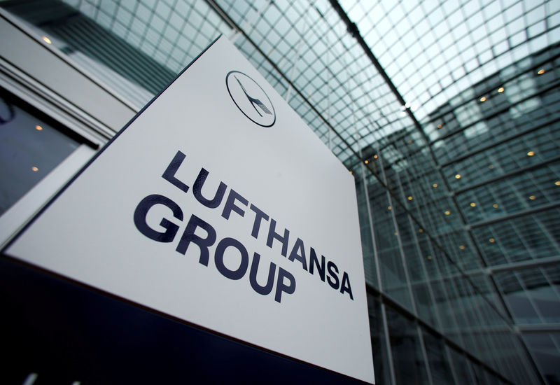 Lufthansa considers holding structure: Handelsblatt