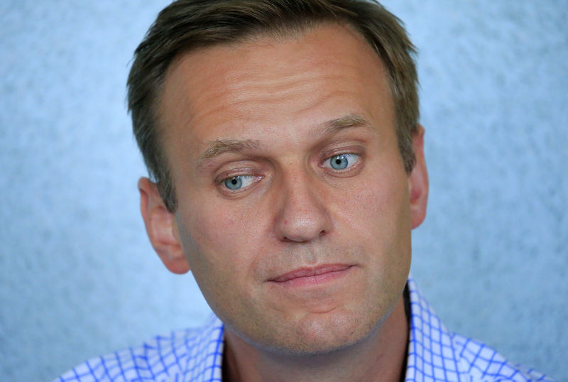 © Reuters. FILE PHOTO: Russian opposition leader Navalny attends a court hearing in Moscow