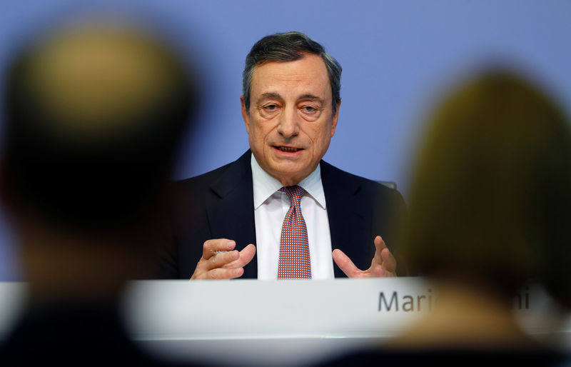 © Reuters. European Central Bank (ECB) President Draghi holds a news conference