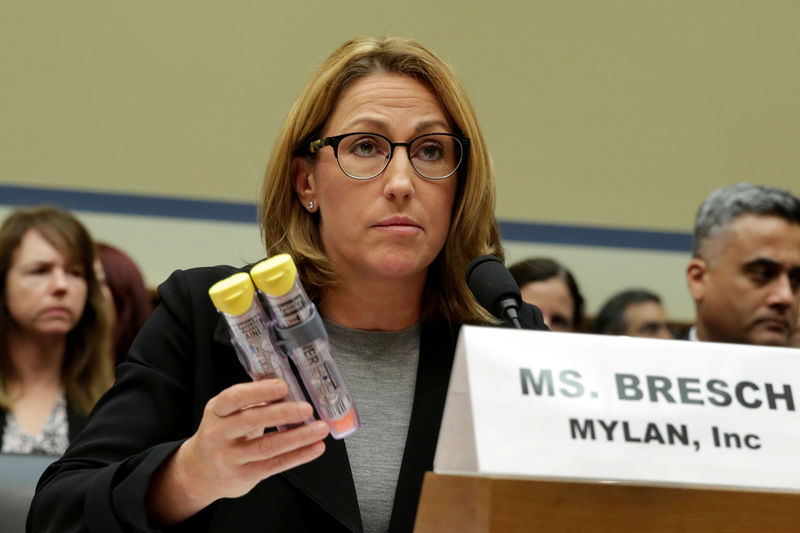 © Reuters. FILE PHOTO: Mylan CEO Heather Bresch holds EpiPens during a House Oversight and Government Reform Committee hearing on the Rising Price of EpiPens at the Capitol in Washington
