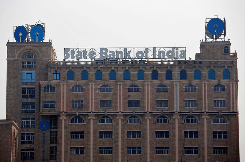 © Reuters. FILE PHOTO: The State Bank of India (SBI) office building in Kolkata