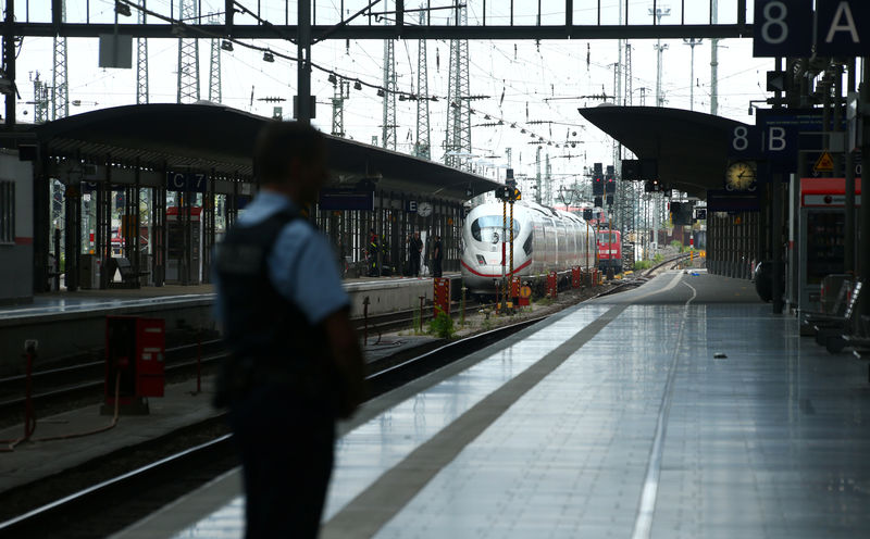 Homem mata menino ao empurrá-lo na frente de um trem na Alemanha