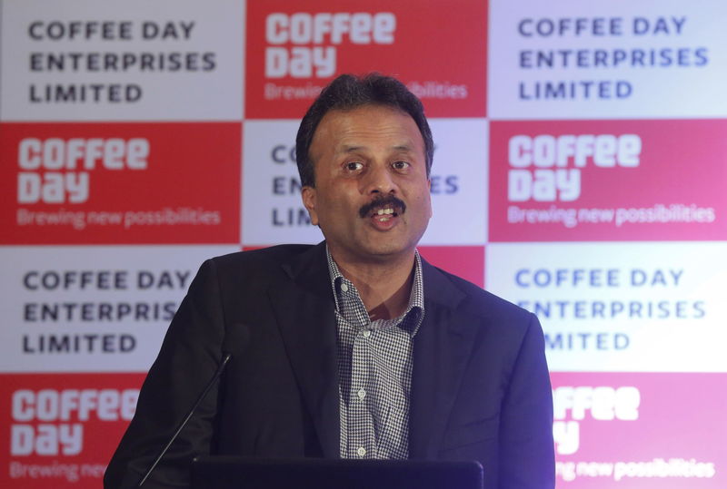 © Reuters. V.G. Siddhartha, chairman of Coffee Day Enterprises Ltd, speaks during a news conference in Mumbai