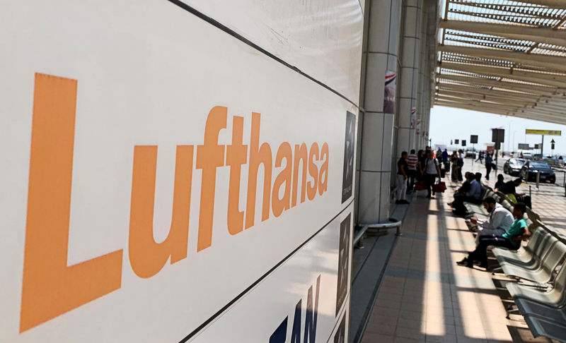 Квартальная прибыль Lufthansa снизилась из-за конкуренции, роста расходов на топливо