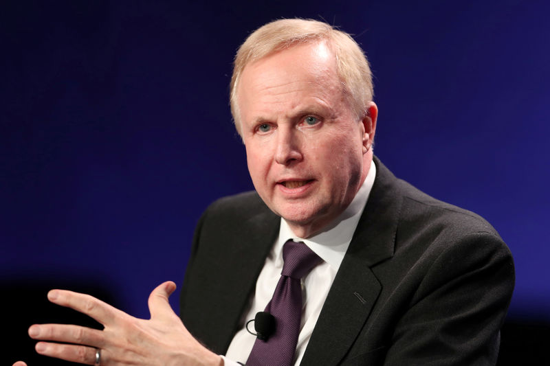 © Reuters. FILE PHOTO: Bob Dudley, Group Chief Executive of BP, speaks at the 2019 Milken Institute Global Conference in Beverly Hills
