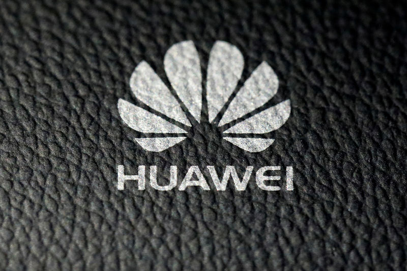 © Reuters. FILE PHOTO: A Huawei device is pictured in the Manhattan borough of New York