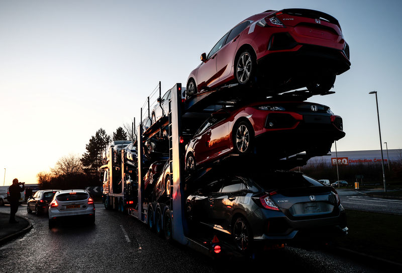 © Reuters. FILE PHOTO:  A lorry with car carrier trailer leaves the Honda car plant in Swindon