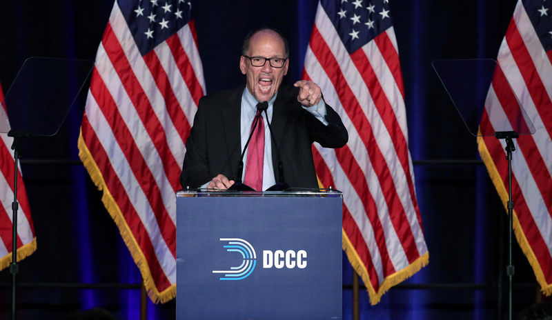 © Reuters. FILE PHOTO: Democratic National Commitee Chairman Tom Perez reacts to U.S. midterm election results in Washington