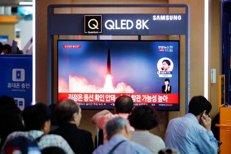 © Reuters. كوريا الشمالية تطلق صاروخين باليستيين للمرة الثانية في أسبوع